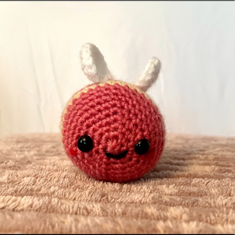 Crochet strawberry lemonade bee with strawberry butt patch